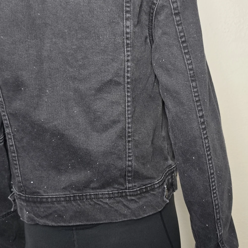 Free People Women’s Jean Jacket Rumors Denim in Washed Black Button Up Size XS - Picture 7 of 15